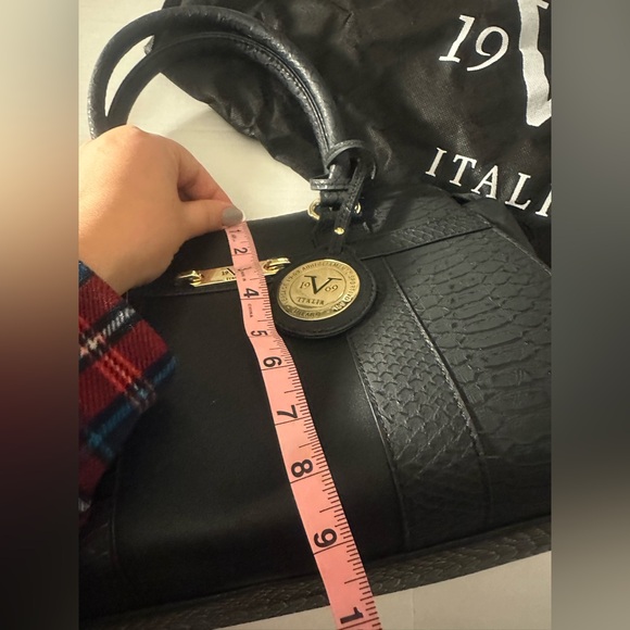 Versace 1968 willow tote nwt and shoulder strap too dust bag! - Picture 5 of 16